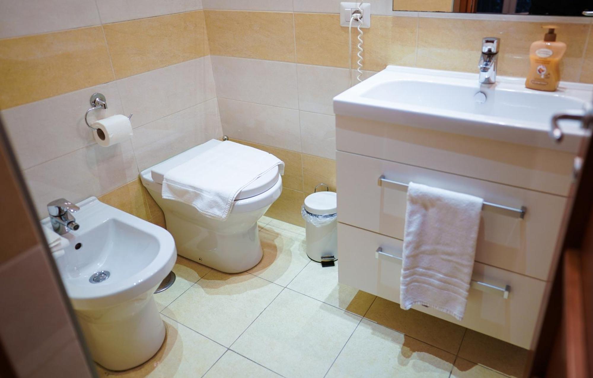 Duomo Street Bed & Breakfast เนเปิลส์ ภายนอก รูปภาพ