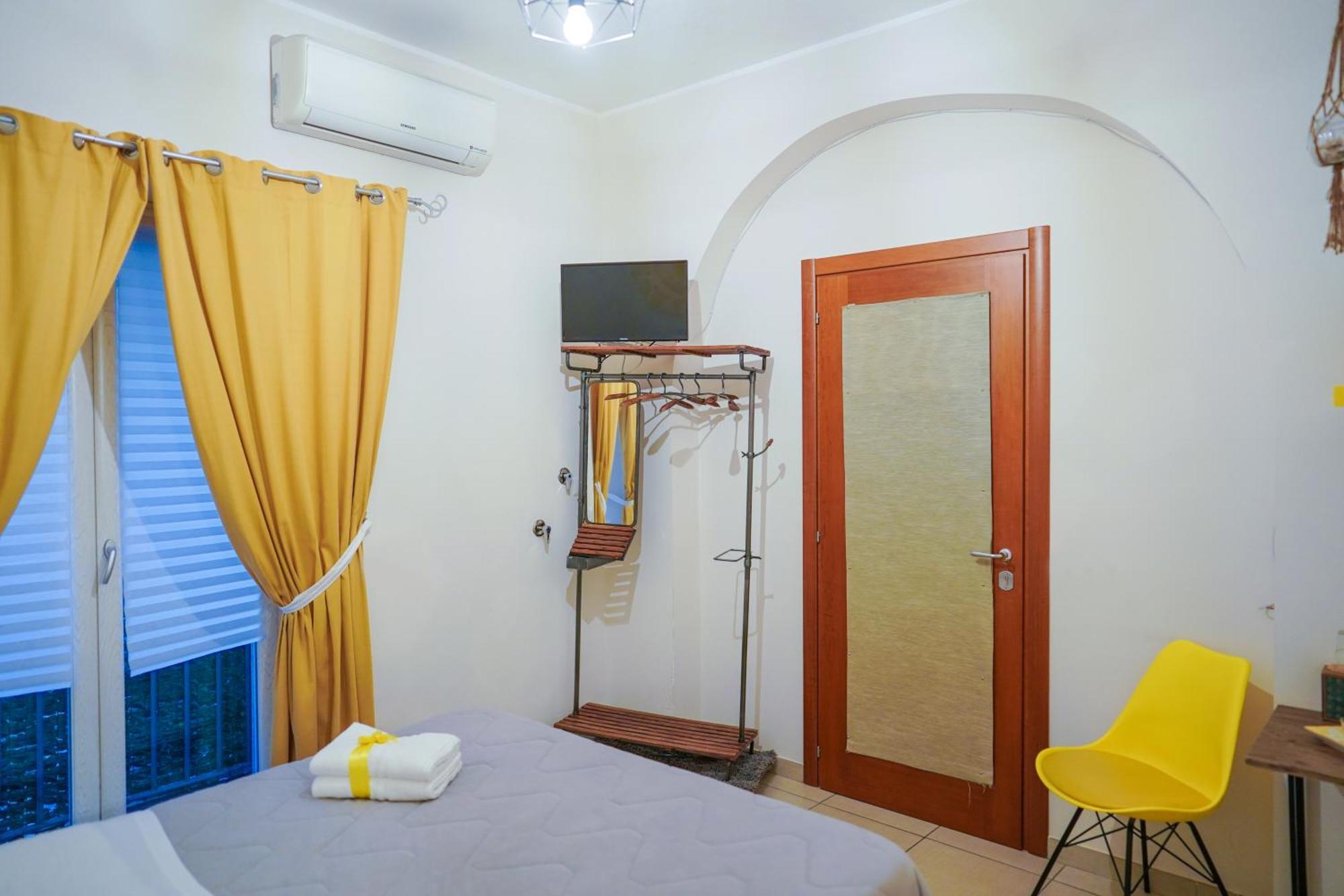 Duomo Street Bed & Breakfast เนเปิลส์ ภายนอก รูปภาพ