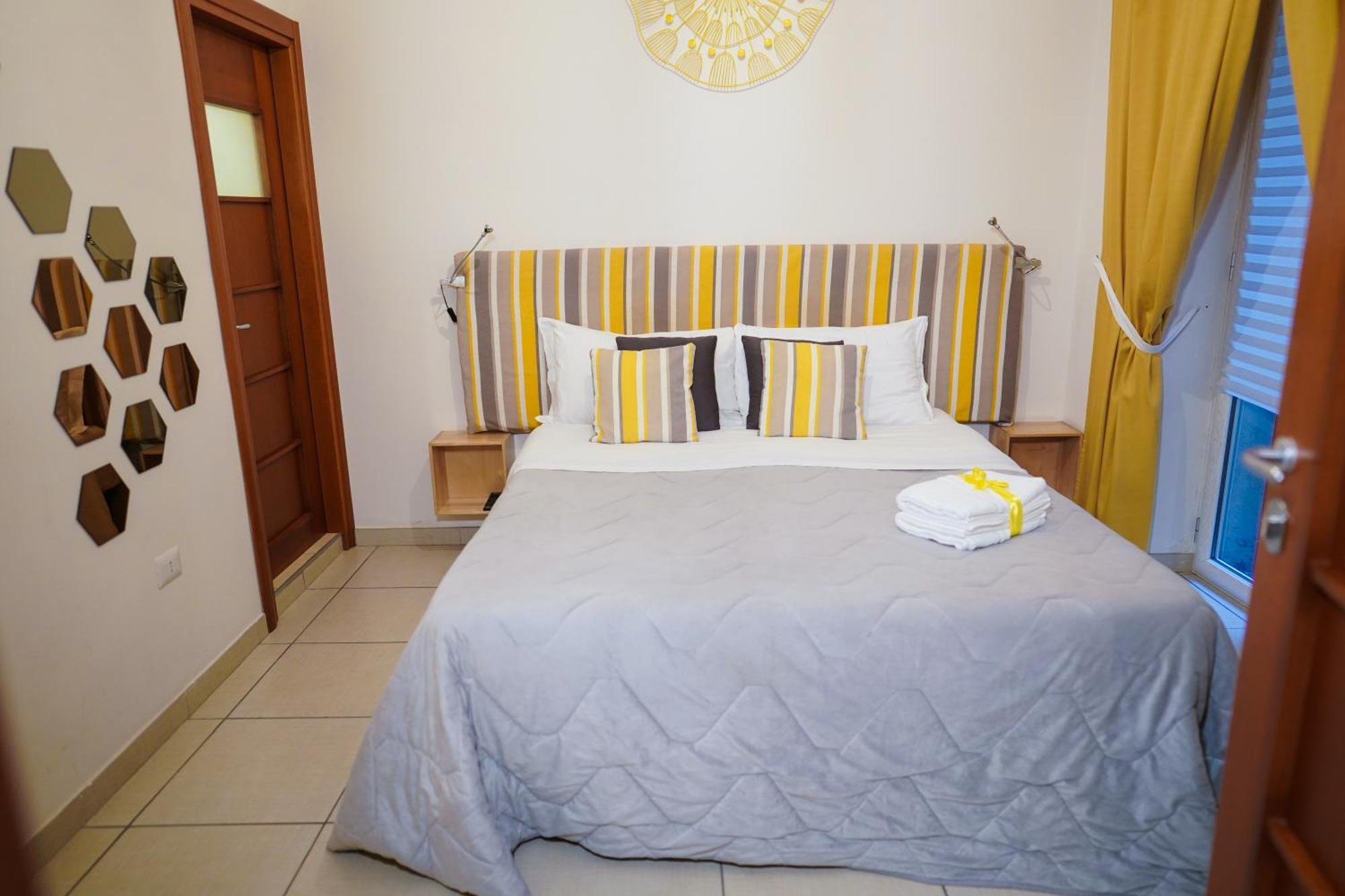 Duomo Street Bed & Breakfast เนเปิลส์ ภายนอก รูปภาพ